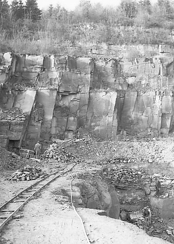 Grauwacke Steinbruch Schiffarth, historisch, mit Gleisbahn